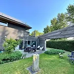 La Maison Noire Au Coin